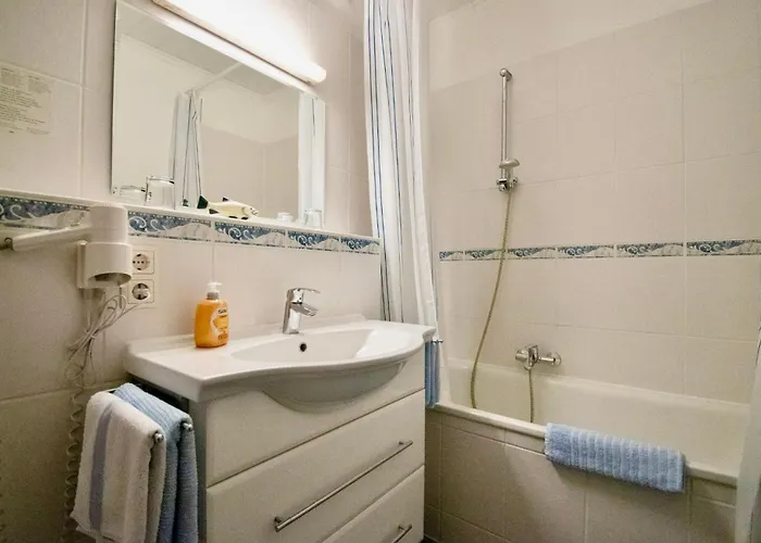 Wilhelma Strandallee 146 Wilhelma 6 *